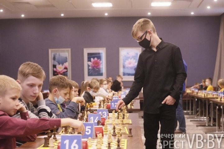 «Черная пешка» в Бресте. Первые кадры пятого шахматного фестиваля