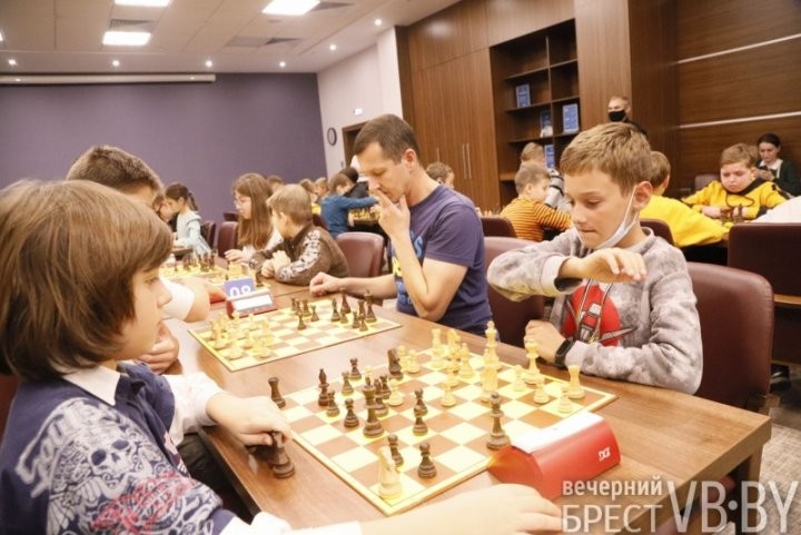 «Черная пешка» в Бресте. Первые кадры пятого шахматного фестиваля