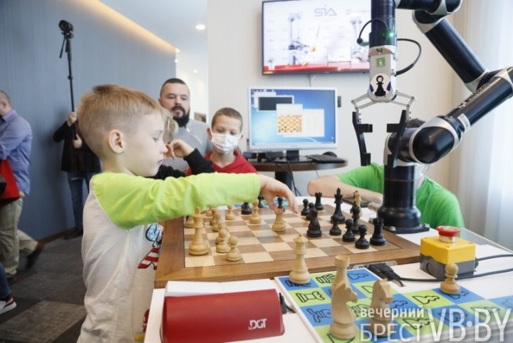 «Черная пешка» в Бресте. Первые кадры пятого шахматного фестиваля