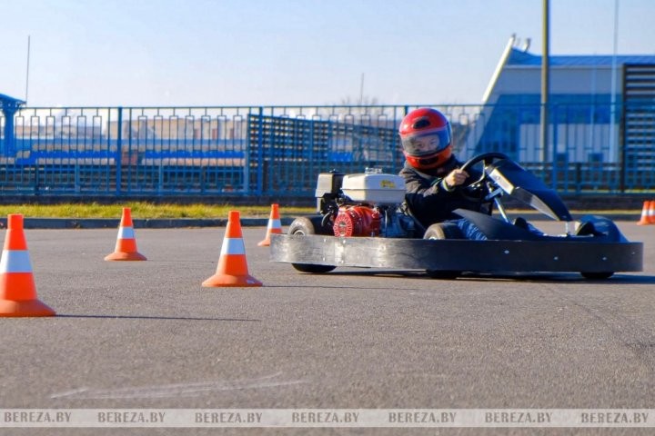 В Березе состоялся турнир по фигурному вождению карта