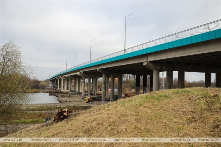 В Кобрине открыли движение по обновленному мосту через Мухавец
