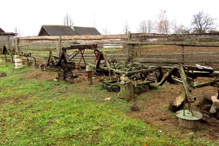 Местный «кулибин». Житель Могилевской области собрал трактор и мотоцикл