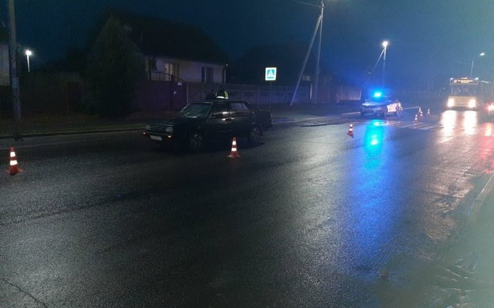 Девушка попала под Volkswagen в Барановичах. Что с ней?