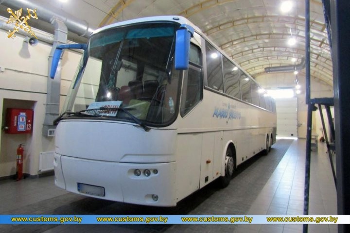 Польский водитель спрятал в тайниках автобуса 450 кг сыра. Случай на границе в Бресте