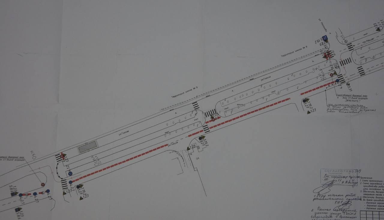 По согласованию с ГАИ, движение машин на данном участке будет организовано по встречной полосе (как указано на схеме).