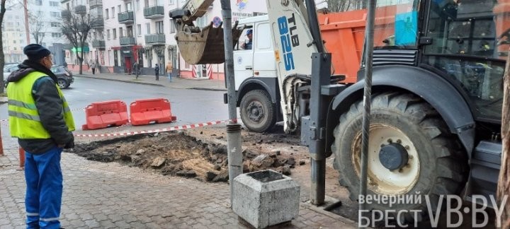 В Бресте частично перекрыли Пушкинскую