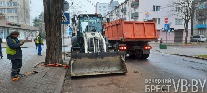В Бресте частично перекрыли Пушкинскую
