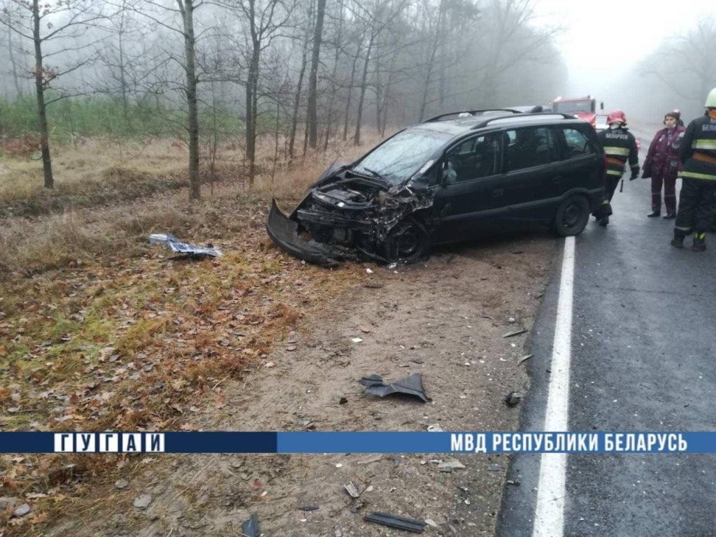 Три легковушки столкнулись возле Лунинца: один водитель госпитализирован