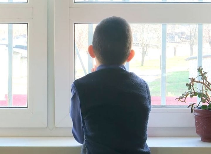 Набрали штук 100 «киндеров». 11-летний мальчик из Бреста рассказывает, почему начал воровать