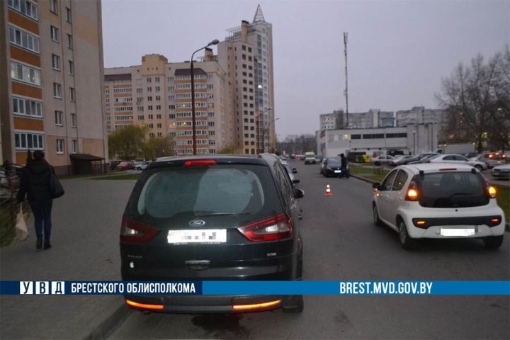 В Бресте 6-летний мальчик попал под машину