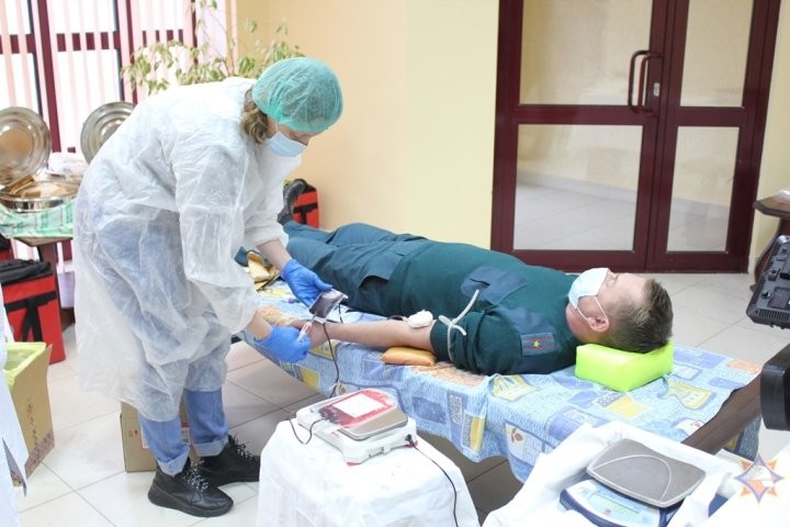 Спасатели Брестчины приняли участие в акции по сдаче крови