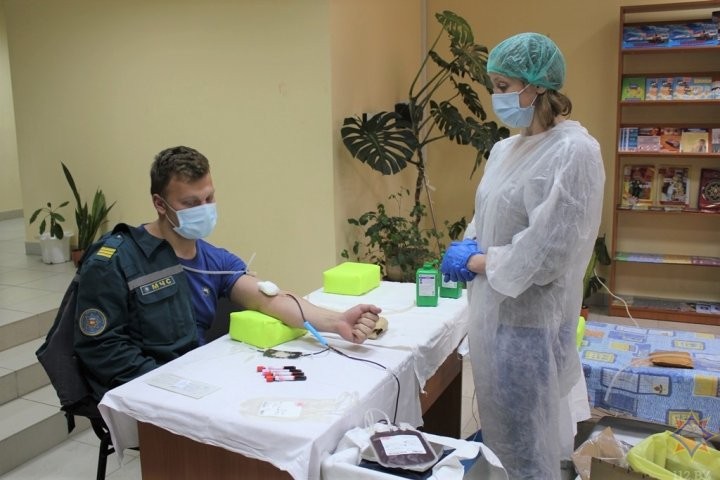 Спасатели Брестчины приняли участие в акции по сдаче крови