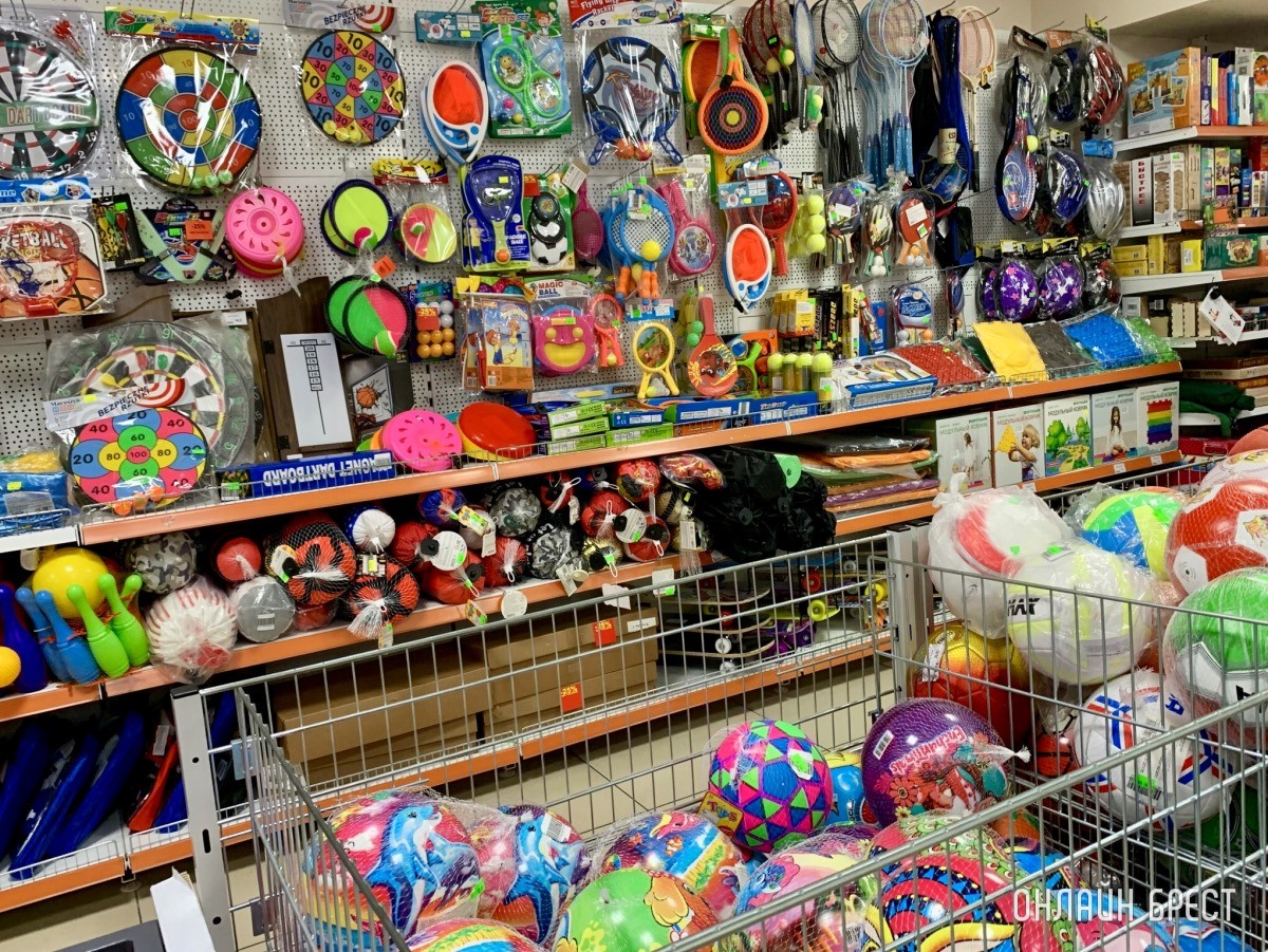 Осенне-зимние куртки для девочек и мальчиков в Детском мире на Советской в Бресте