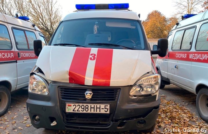 В Слуцке водитель скорой пытался убежать после аварии. Оказалось — пьяный