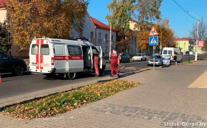 В Слуцке водитель скорой пытался убежать после аварии. Оказалось — пьяный