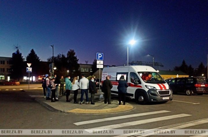 В Березе у передвижных пунктов вакцинации образовались очереди