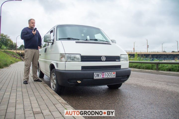 По Беларуси ездит автомобиль со странными «номерами». Владелец рассказал, откуда у него такие