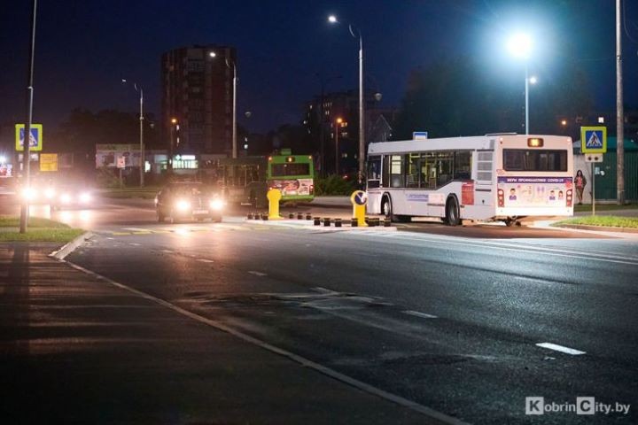 Зачем нужен «островок безопасности» напротив автовокзала в Кобрине: поговорили с ГАИ