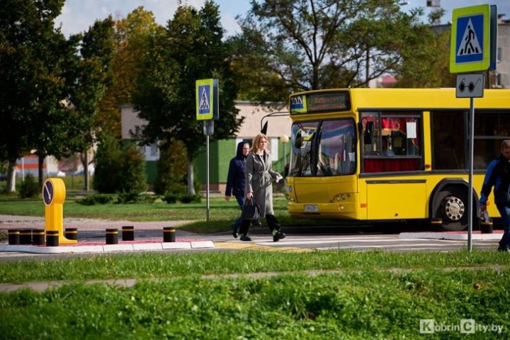 Зачем нужен «островок безопасности» напротив автовокзала в Кобрине: поговорили с ГАИ