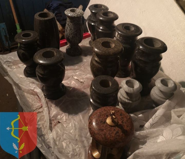 На Брестчине задержали две группы могильных воров