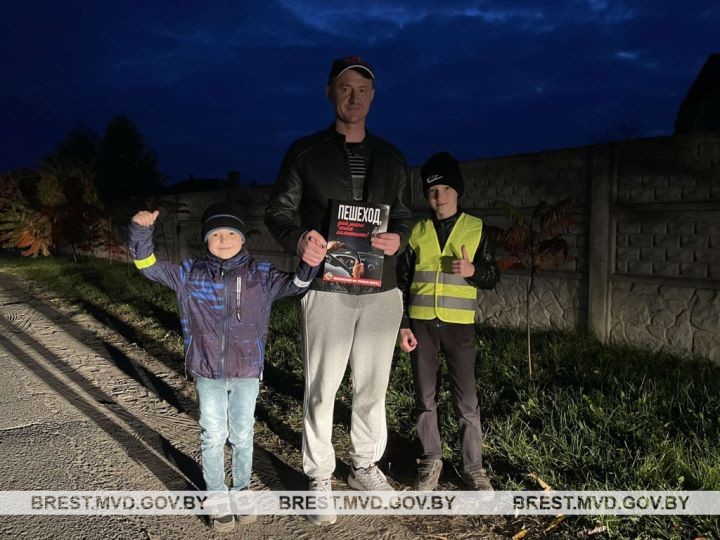 В Бресте ГАИ провела акцию-эксперимент и показала, насколько эффективны световозвращающие элементы