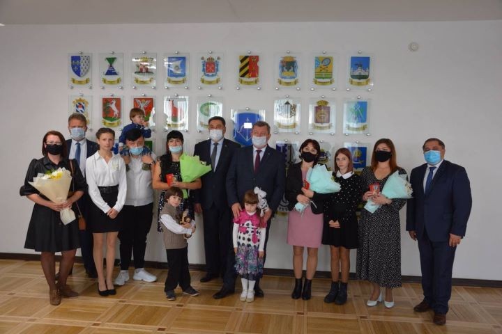 В Бресте чествовали матерей, воспитывающих пятерых детей