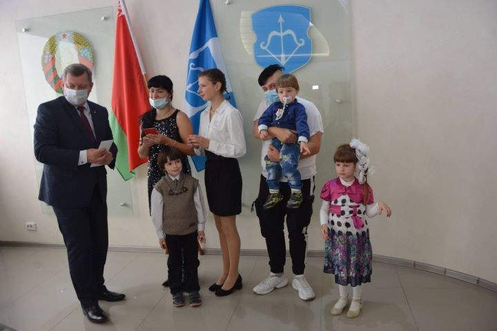 В Бресте чествовали матерей, воспитывающих пятерых детей