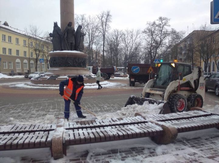Почти 70 единиц спецтехники готовы выйти на улицы Бреста при снегопаде и гололеде