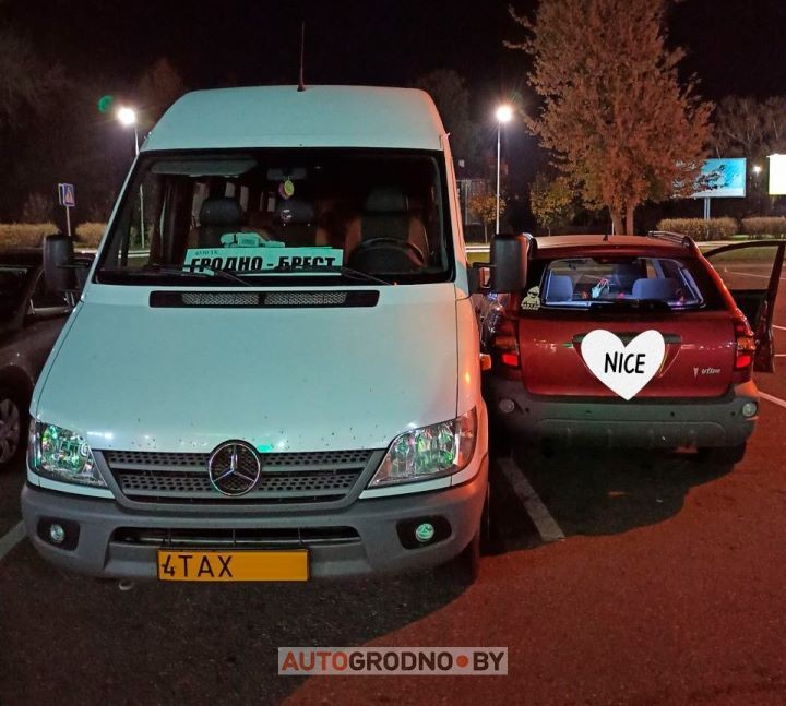 Водитель маршрутки Гродно – Брест «проучил» другого водителя на пустой парковке. Он прав?