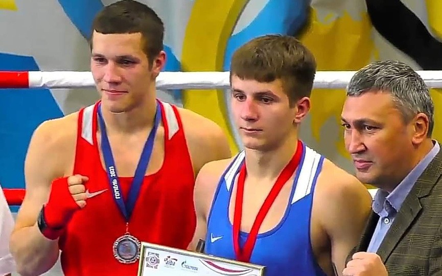 Андрей Викторович в центре