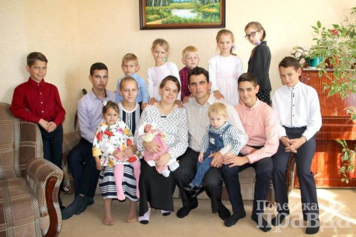 В дружной семье Ярутич из Пинска воспитываются 13 детей