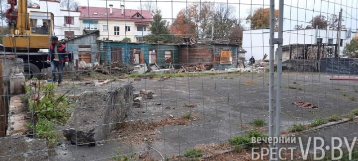 В Бресте на.Гоголя, рядом с памятником Тысячелетию Бреста, строится элитное жилье