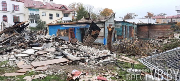В Бресте на.Гоголя, рядом с памятником Тысячелетию Бреста, строится элитное жилье