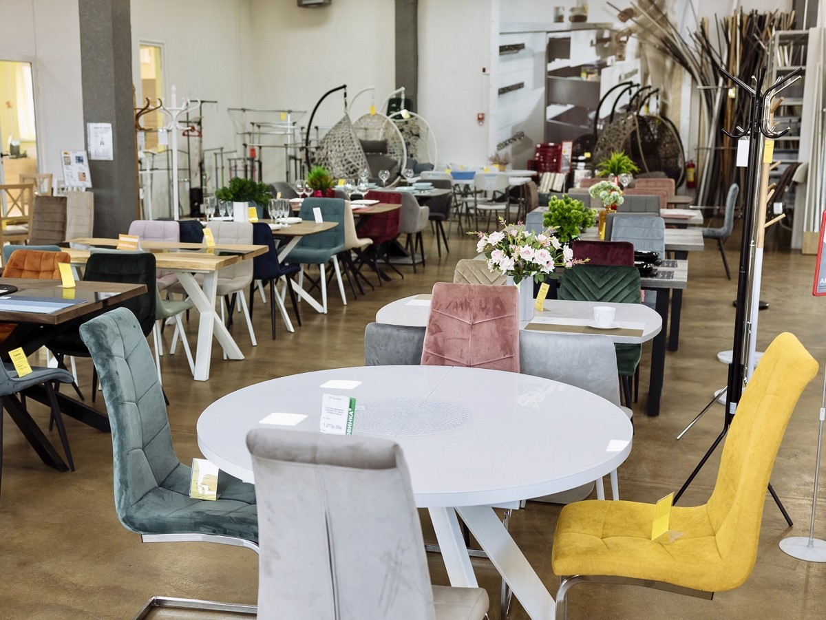 Огромный выбор столов, стульев, кресел в Бресте. Обзор дискаунтера мебели и фурнитуры «Акс-мебель»