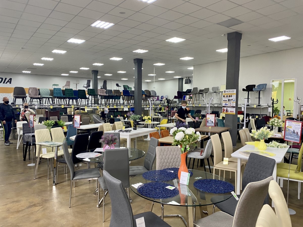 Огромный выбор столов, стульев, кресел в Бресте. Обзор дискаунтера мебели и фурнитуры «Акс-мебель»