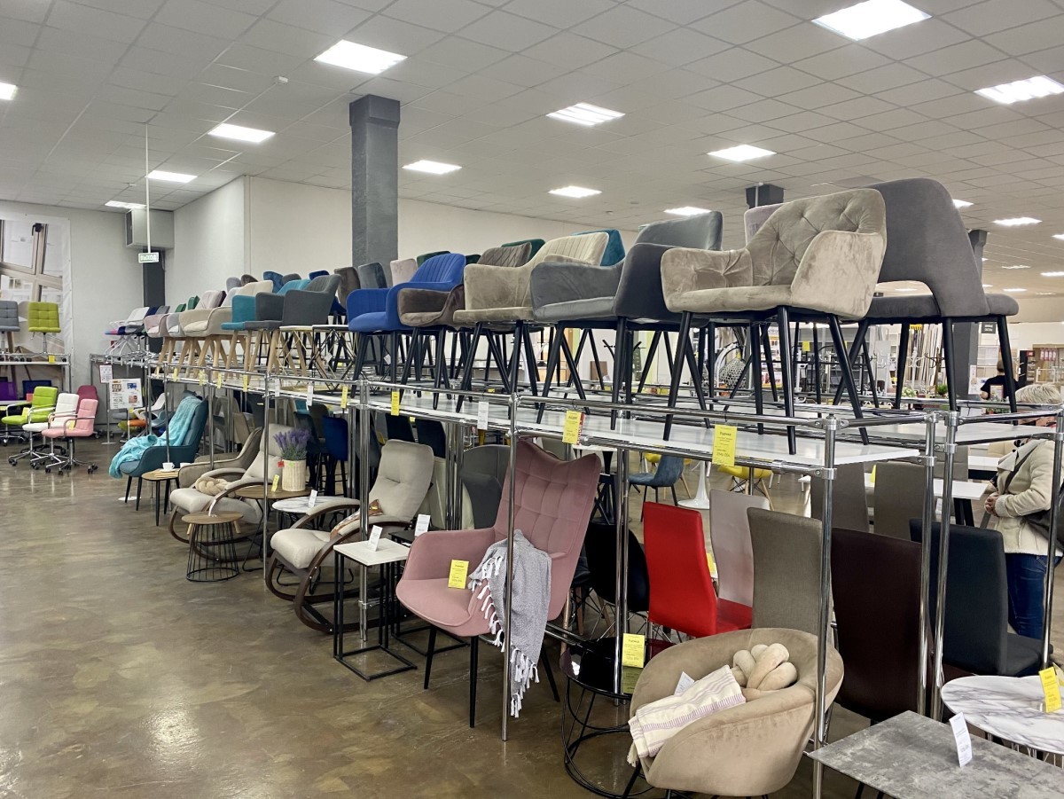 Огромный выбор столов, стульев, кресел в Бресте. Обзор дискаунтера мебели и фурнитуры «Акс-мебель»