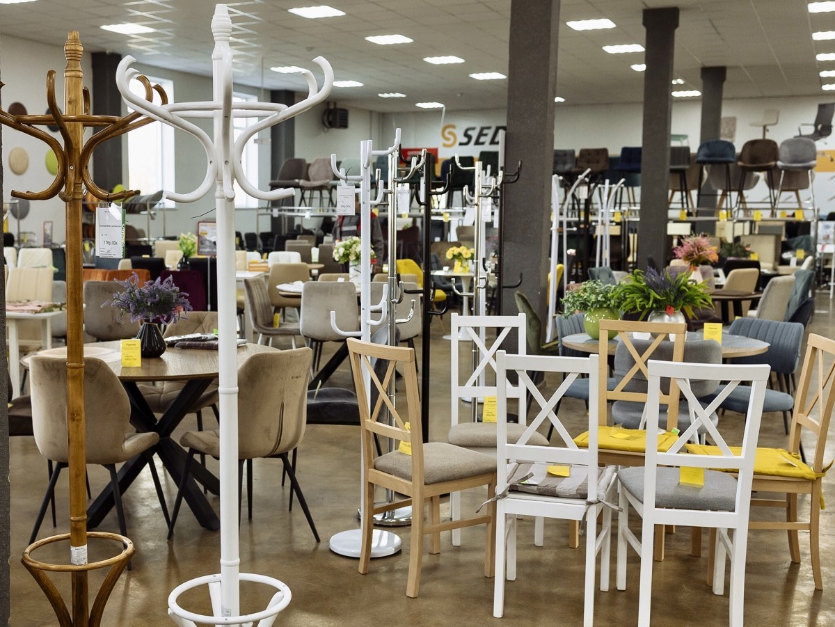 Огромный выбор столов, стульев, кресел в Бресте. Обзор дискаунтера мебели и фурнитуры «Акс-мебель»