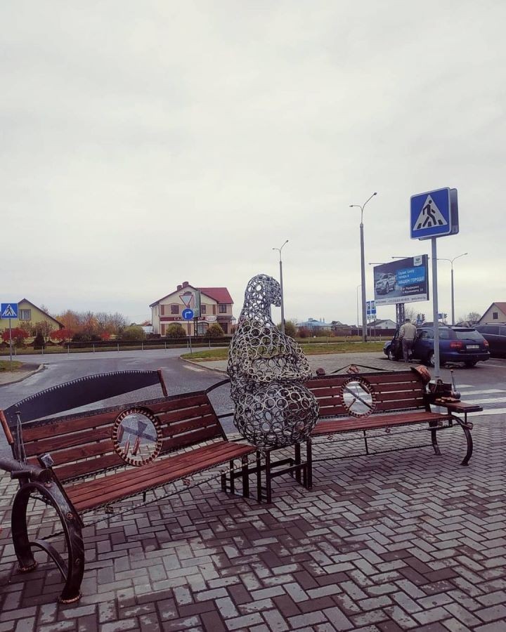Скамейка со Ждуном появилась в Барановичах
