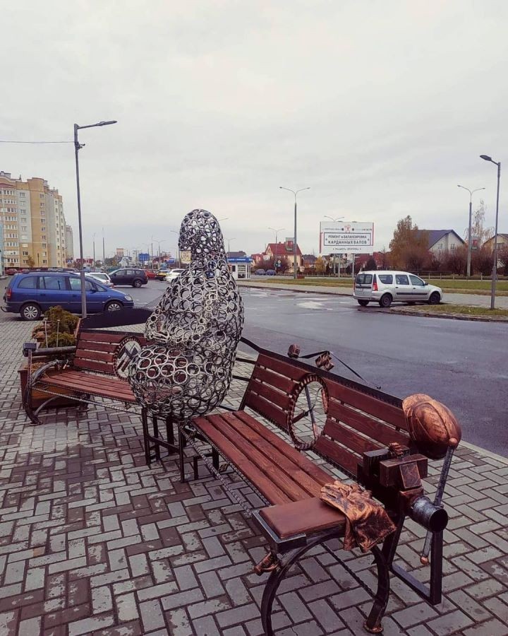 Скамейка со Ждуном появилась в Барановичах