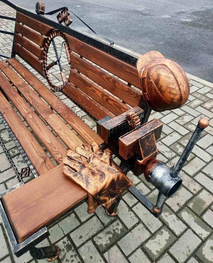 Скамейка со Ждуном появилась в Барановичах