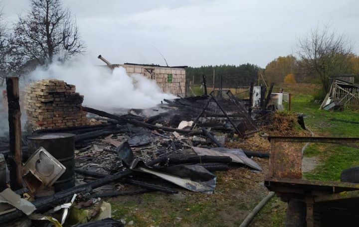 В деревне Рудавец горела хозпостройка (Каменецкий район)