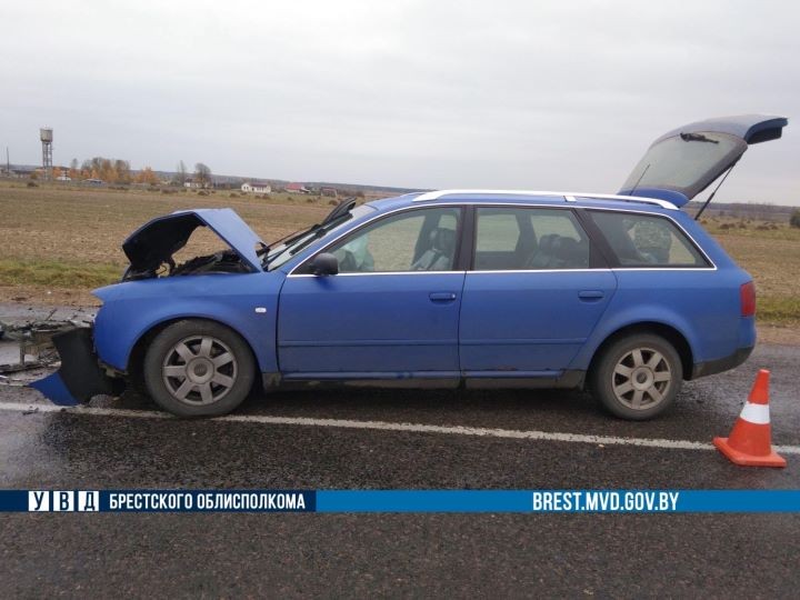 Легковушка и трактор столкнулись в Каменецком районе