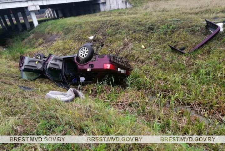 Кобринчанка перевернулась на Audi. Двое пострадавших