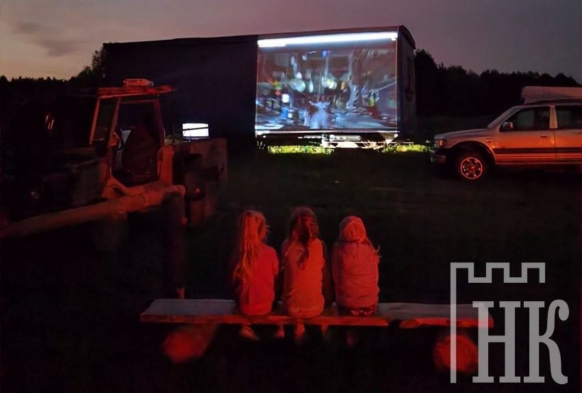 Умельцы из Каменецкого района обустроили место отдыха возле родника в Ставах для паломников 