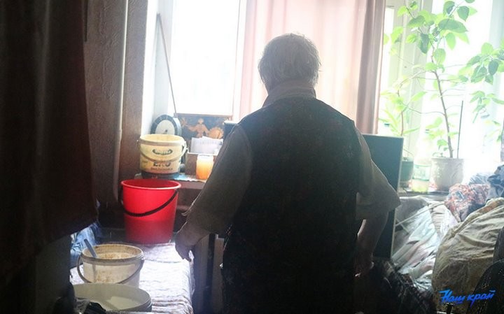 Что стало причиной появления «водопада» на стене пятиэтажки в Барановичах