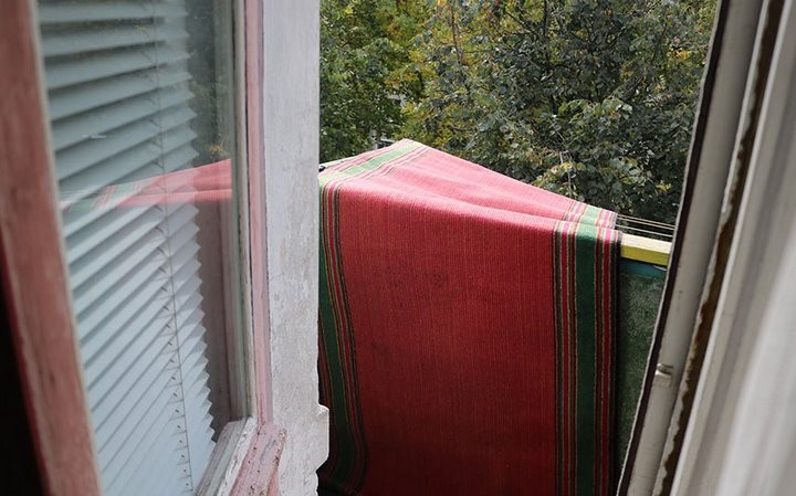 Что стало причиной появления «водопада» на стене пятиэтажки в Барановичах