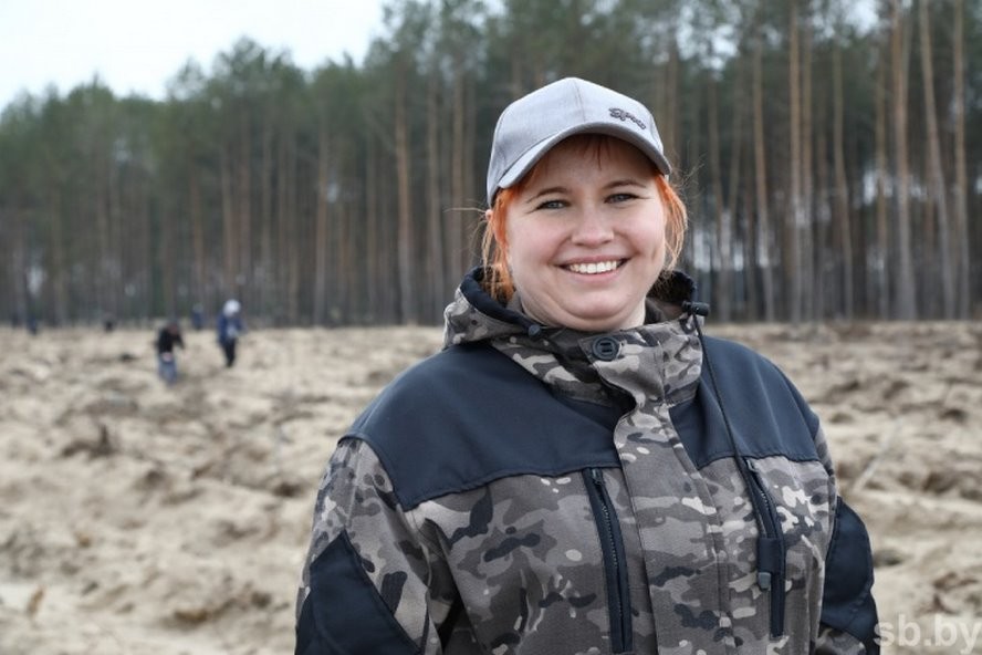 Берцы вместо каблуков. Как женщина стала лесничим в Кобринском районе
