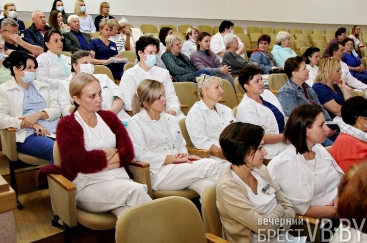 Бывших врачей не бывает. Накануне Дня пожилых людей в Брестской центральной городской больнице прошло чествование ветеранов учреждения