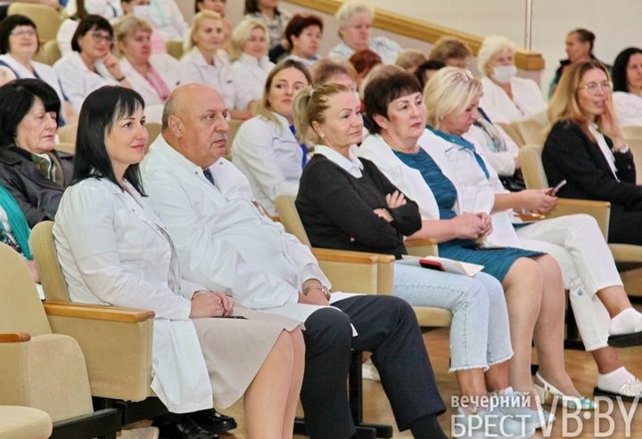 Бывших врачей не бывает. Накануне Дня пожилых людей в Брестской центральной городской больнице прошло чествование ветеранов учреждения
