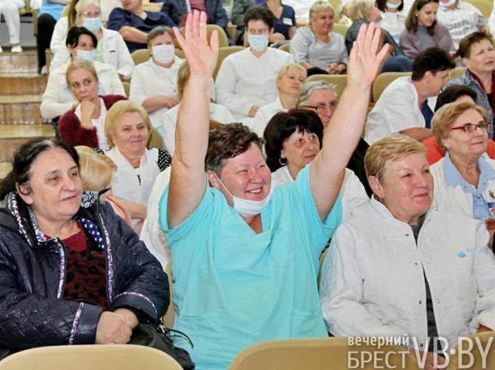 Бывших врачей не бывает. Накануне Дня пожилых людей в Брестской центральной городской больнице прошло чествование ветеранов учреждения
